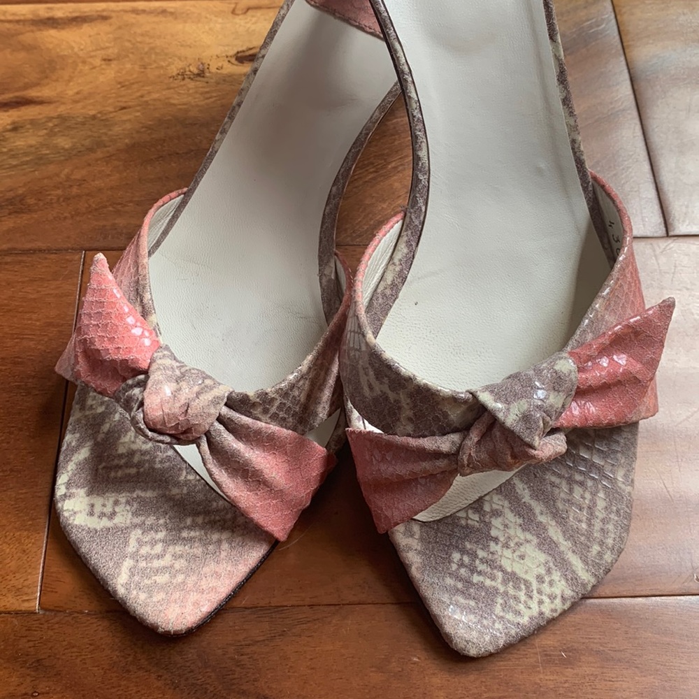Stuart Weitzman kitten heal 2.5 inch pink gray bow snake print 8 leather sole